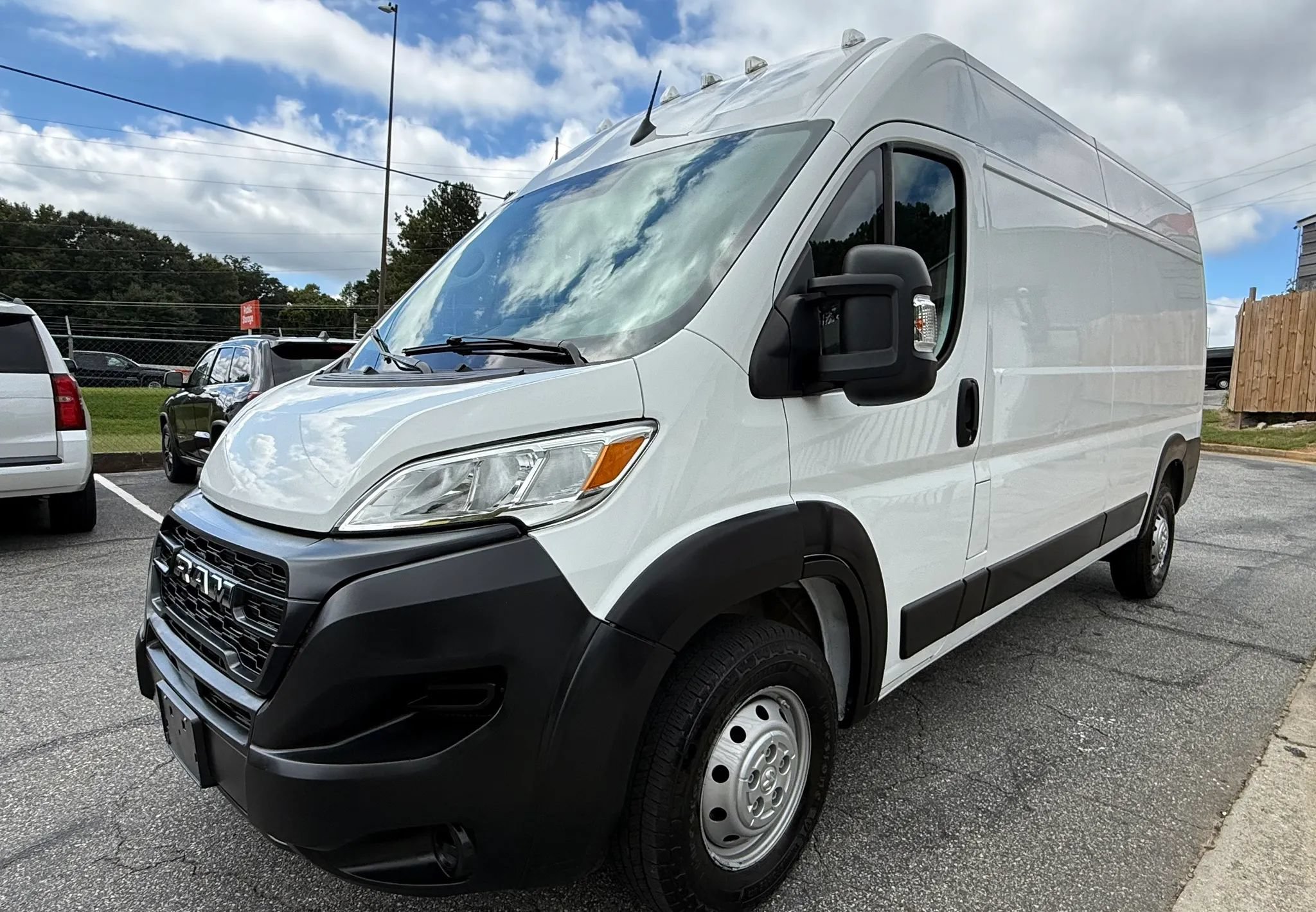Used 2023 RAM ProMaster 2500 FWD image 1