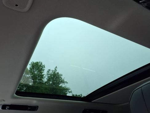 New 2025 Land Rover Range Rover SE image 18