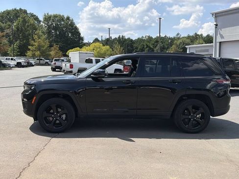 Used 2025 Jeep Grand Cherokee Limited w/ Black Appearance Package AWD/4WD image 2