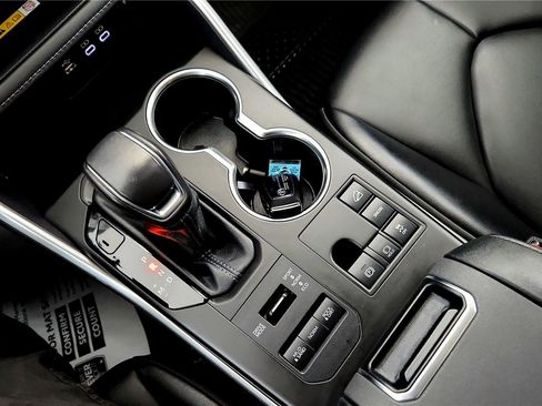 Used 2023 Toyota Highlander XLE image 20