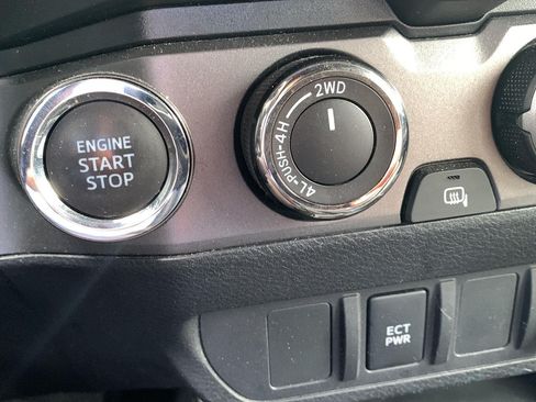 Used 2022 Toyota Tacoma TRD Sport AWD/4WD image 20