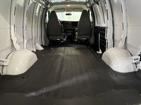 Used 2023 Chevrolet Express 3500 w/ Driver Convenience Package image 14