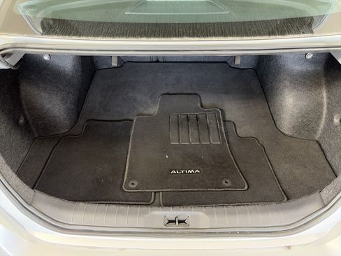 Used 2024 Nissan Altima 2.5 SV FWD image 14