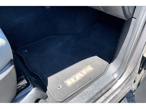 Used 2016 RAM 1500 Classic SLT AWD/4WD image 43