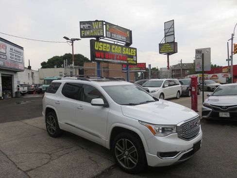 Used 2019 GMC Acadia Denali w/ Technology Package AWD/4WD image 3