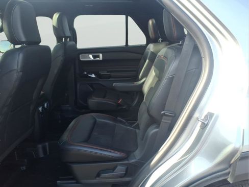 Used 2023 Ford Explorer ST-Line w/ Class IV Trailer Tow Package image 9