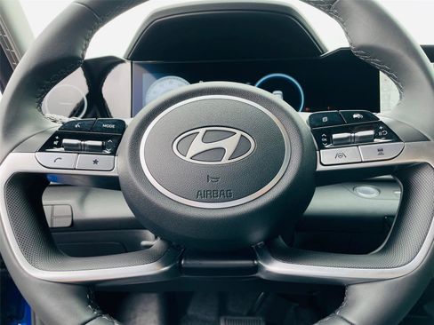 Used 2025 Hyundai Elantra Limited FWD image 11