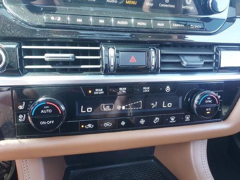 Used 2023 Nissan Pathfinder Platinum AWD/4WD image 19