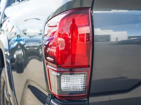 Used 2018 Toyota Tacoma TRD Sport w/ TRD Premium Sport Package image 7