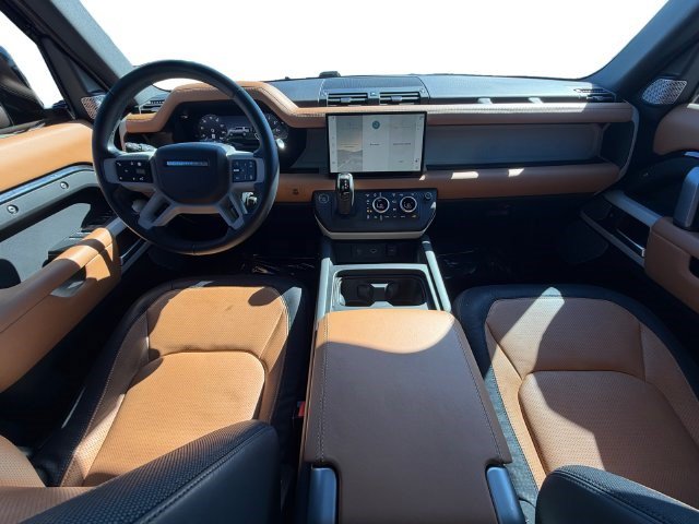 Used 2024 Land Rover Defender 130 X-Dynamic SE AWD/4WD image 12