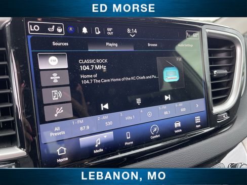 Used 2023 Chrysler Pacifica Touring-L FWD image 13