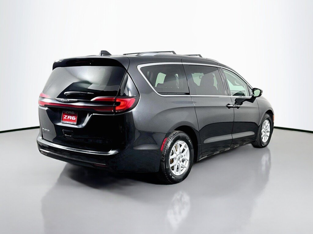 Used 2021 Chrysler Pacifica Touring-L FWD image 5