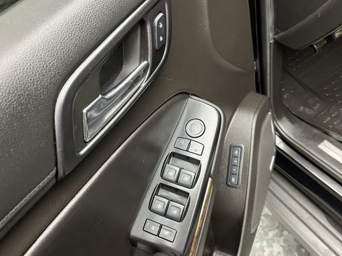 Used 2017 Chevrolet Tahoe LT w/ LT Midnight Edition AWD/4WD image 9