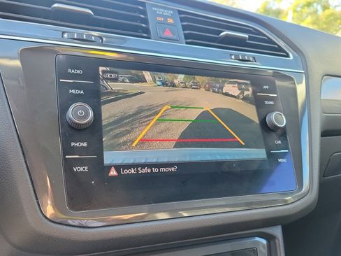 Used 2022 Volkswagen Tiguan SE image 34