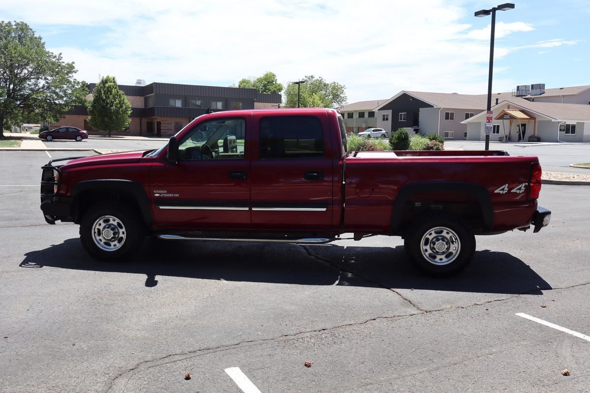 Used 2006 Chevrolet Silverado 2500 LT w/ Onstar Plus Package AWD/4WD image 9