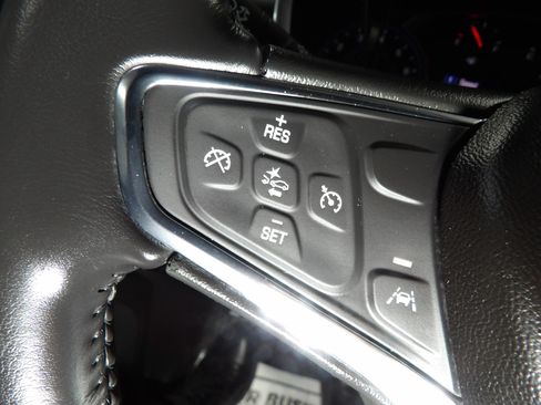 Used 2021 Chevrolet Equinox LT FWD image 18