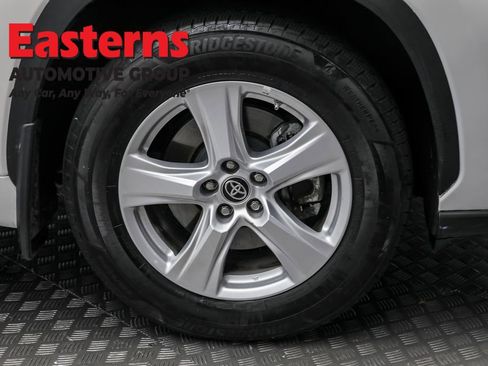 Used 2023 Toyota Highlander LE image 31