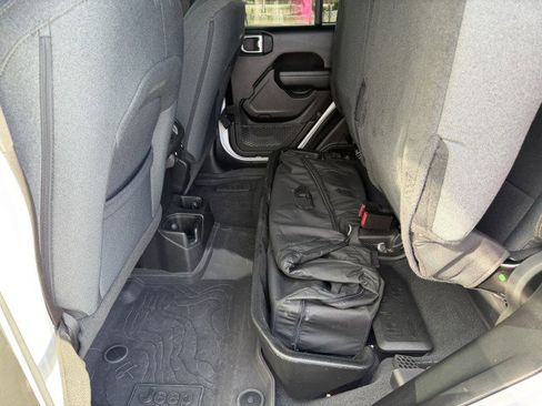 Used 2024 Jeep Gladiator Sport image 14