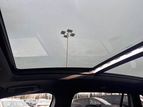 Certified 2025 Volkswagen Tiguan SEL R-Line image 19