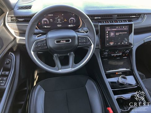 Used 2023 Jeep Grand Cherokee Altitude image 13