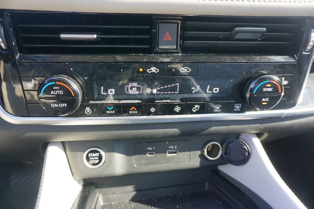 Used 2023 Nissan Rogue SL w/ SL Premium Package FWD image 12