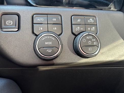 Used 2026 Chevrolet Silverado 1500 High Country AWD/4WD image 24