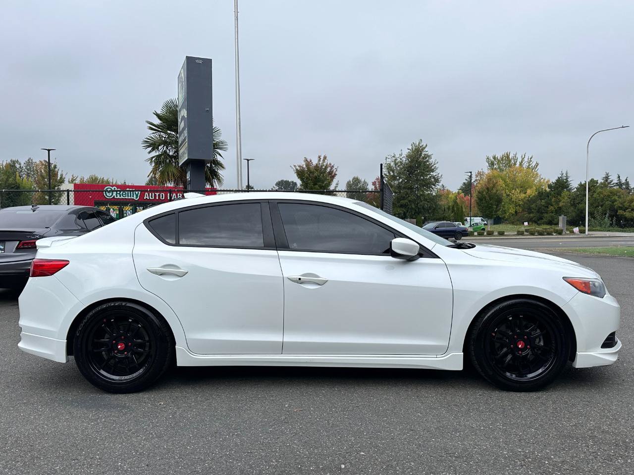 Used 2013 Acura ILX w/ Premium Package FWD image 23