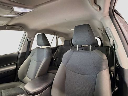 Certified 2022 Toyota RAV4 LE AWD/4WD image 17