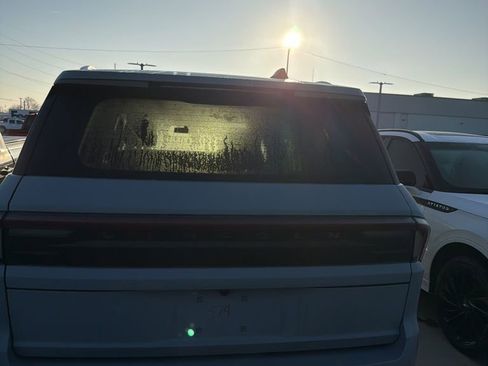 Used 2025 Lincoln Navigator Reserve image 6