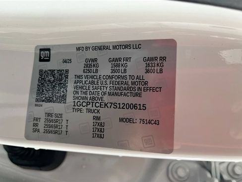 Used 2025 Chevrolet Colorado LT w/ Advanced Trailering Package AWD/4WD image 32