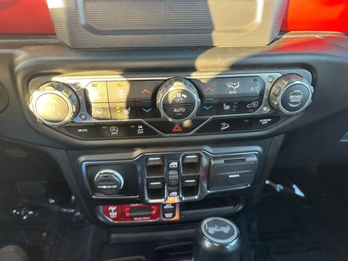 Used 2021 Jeep Wrangler Unlimited Rubicon w/ Cold Weather Group image 22