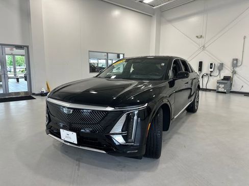 Used 2024 Cadillac Lyriq Luxury AWD/4WD image 5