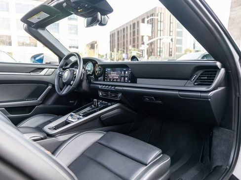 Certified 2022 Porsche 911 Targa 4S w/ Premium Package AWD/4WD image 51