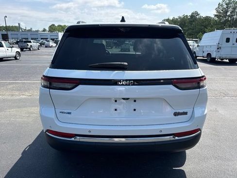 Used 2022 Jeep Grand Cherokee Limited 4xe w/ Luxury Tech Group II AWD/4WD image 4