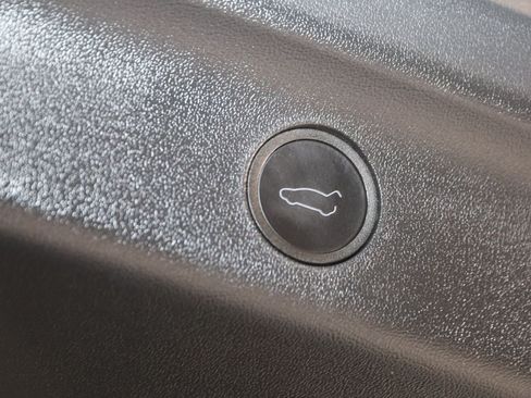 Used 2024 Tesla Model Y Long Range RWD image 45