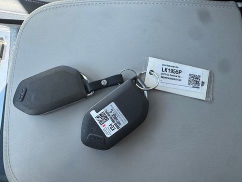 Used 2025 Kia Carnival SX Prestige image 21