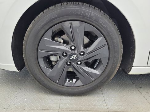 Used 2022 Hyundai Elantra SEL FWD image 31