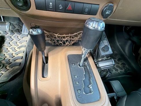 Used 2015 Jeep Wrangler Rubicon w/ Power Convenience Group AWD/4WD image 27
