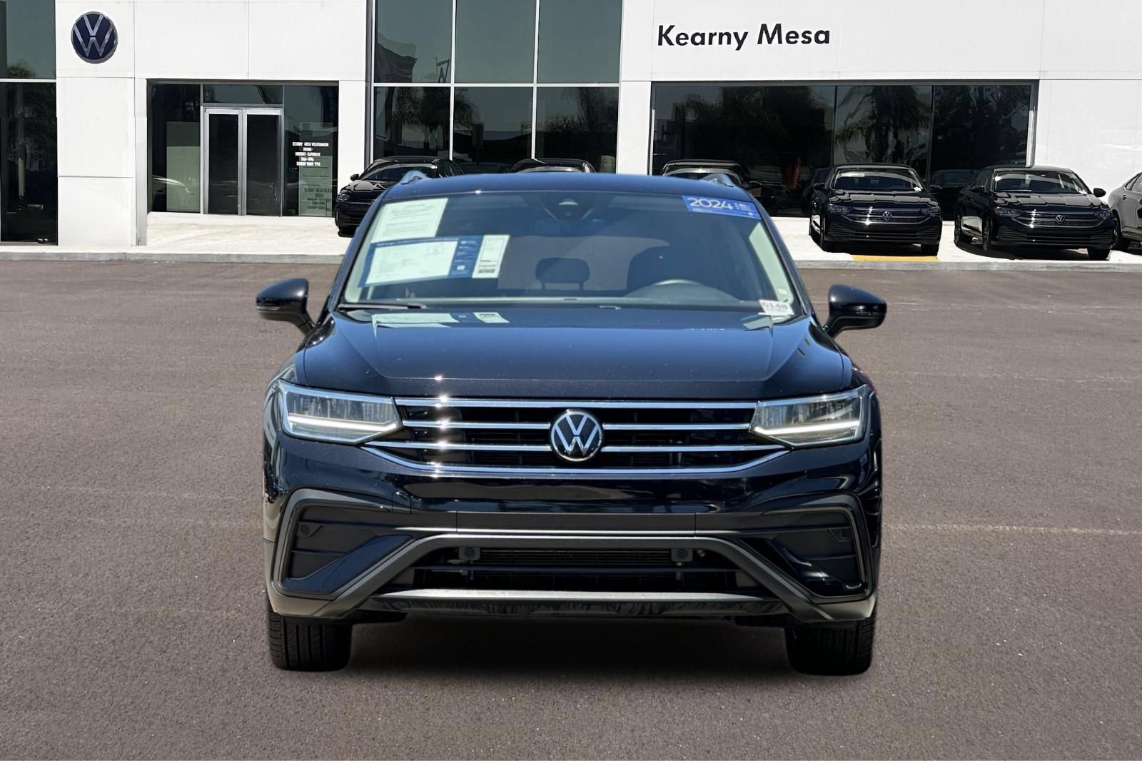 Used 2024 Volkswagen Tiguan SE FWD image 9