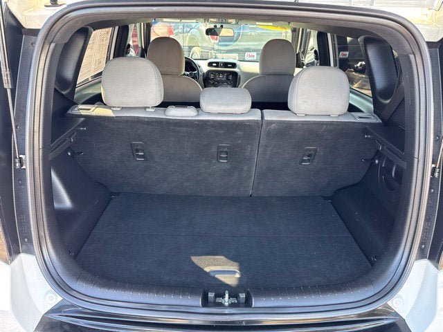 Used 2016 Kia Soul + FWD image 19