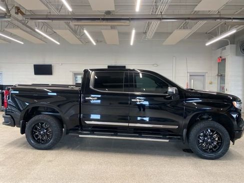 Used 2022 Chevrolet Silverado 1500 High Country w/ High Country Premium Package image 4