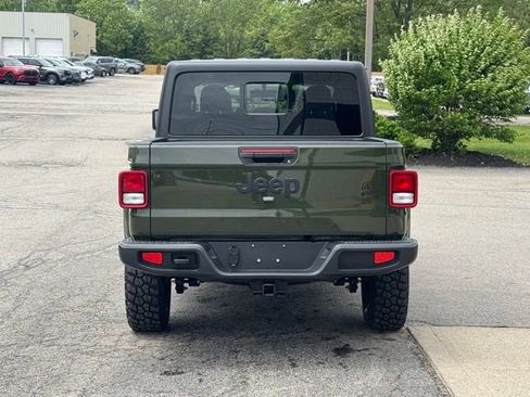 Used 2023 Jeep Gladiator Sport AWD/4WD image 6