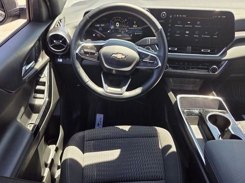 Used 2025 Chevrolet Equinox LT FWD image 12