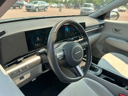 Used 2025 Hyundai Kona SEL AWD/4WD image 2