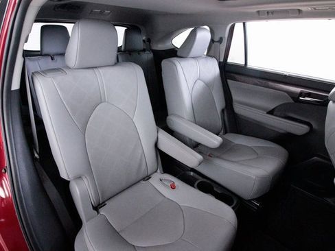 Used 2020 Toyota Highlander Limited Platinum image 23