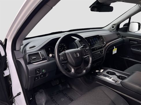 Used 2024 Honda Ridgeline Sport image 9