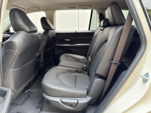 Used 2024 Toyota Grand Highlander AWD image 42