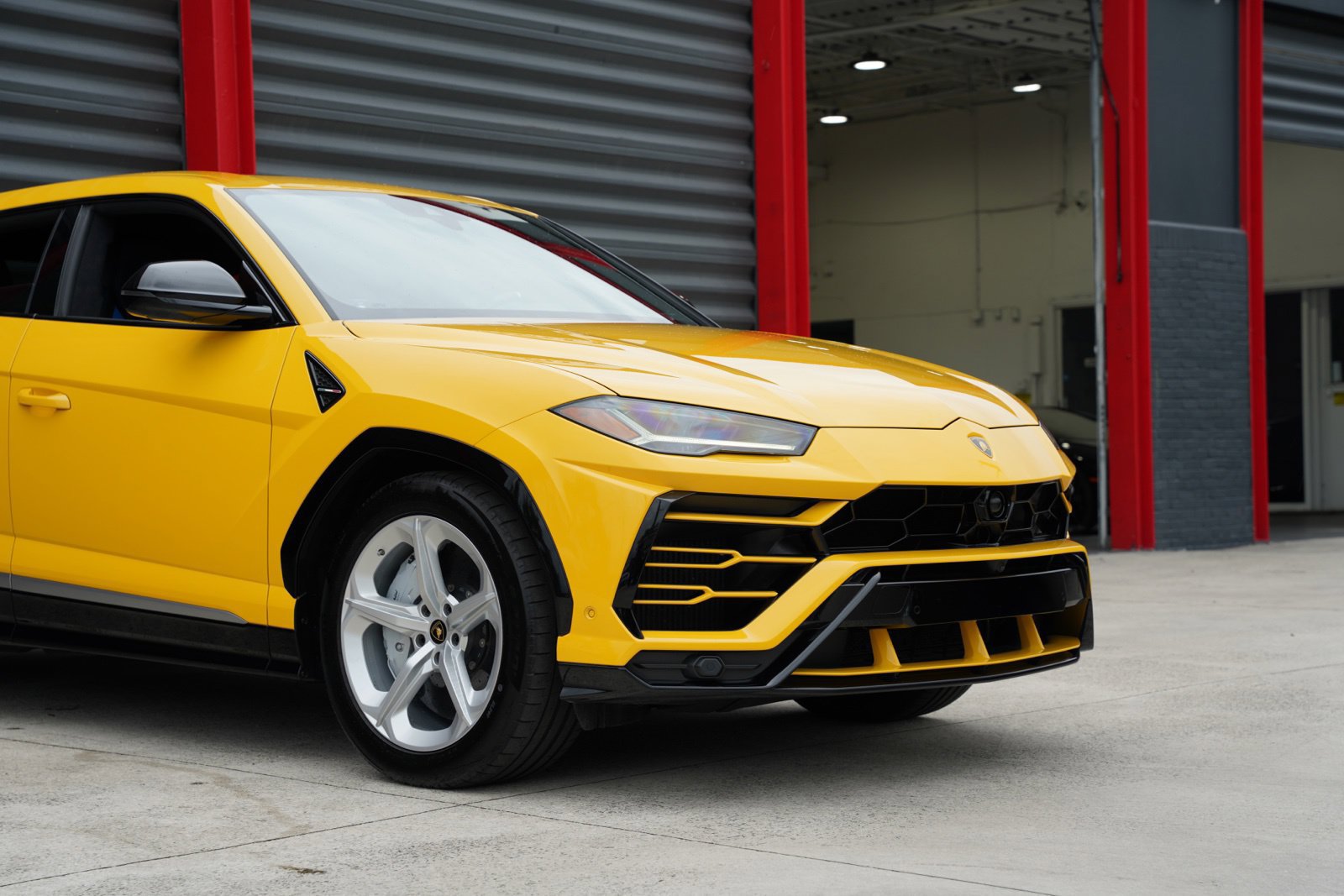 Used 2021 Lamborghini Urus AWD/4WD image 7