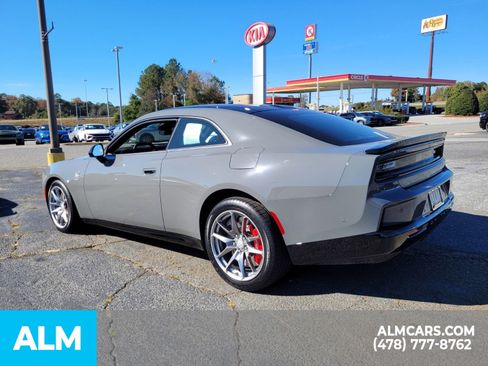 Used 2025 Dodge Charger R/T Scat Pack w/ Track Pack image 8