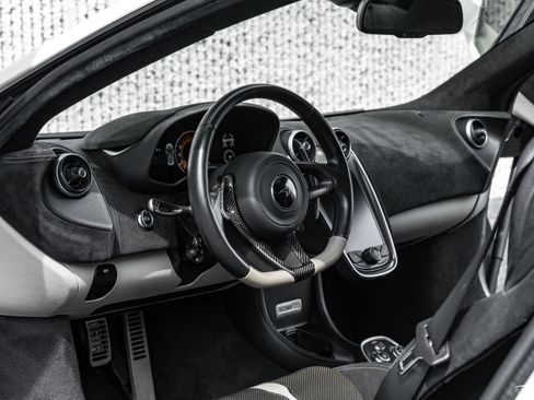 Used 2017 McLaren 570S image 6